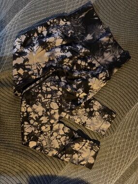 Amazon Black and Cream Tie-Dye Leggings